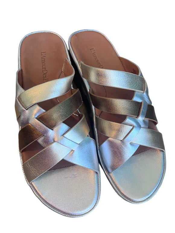9.5 L'Amour Des Pieds Veryl Metallic Comfort Sandals NWOB Strappy