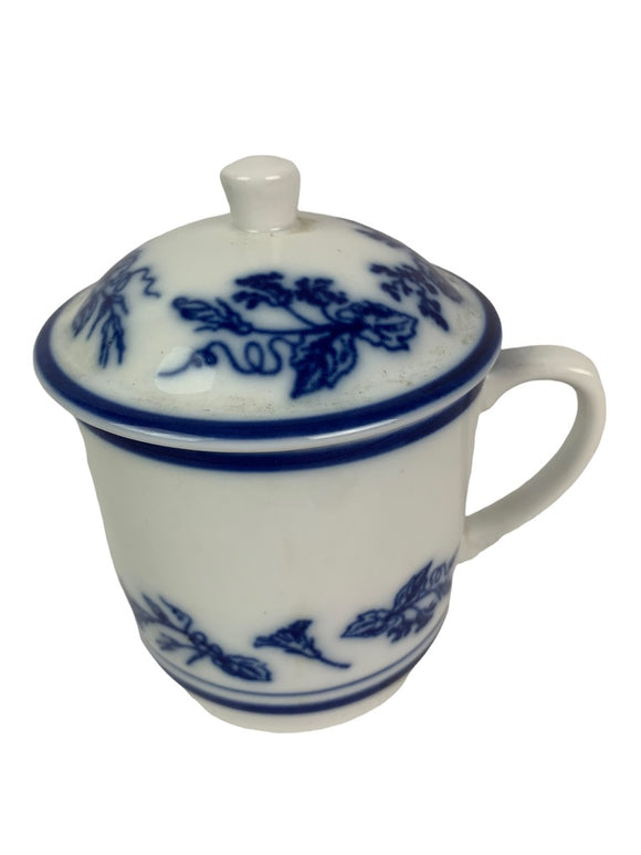 Williams-Sonoma Lidded Teacup in French Floral Pattern Mug White Blue